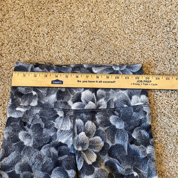 Athleta Elation Textured Tight black white floral leggings - Picture 6 of 9